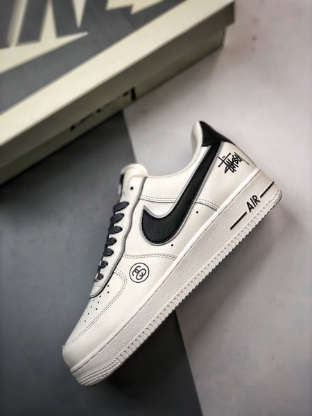 Stussy x Air Force 1 Low Creme e Preto Reflectivo - Vista 8