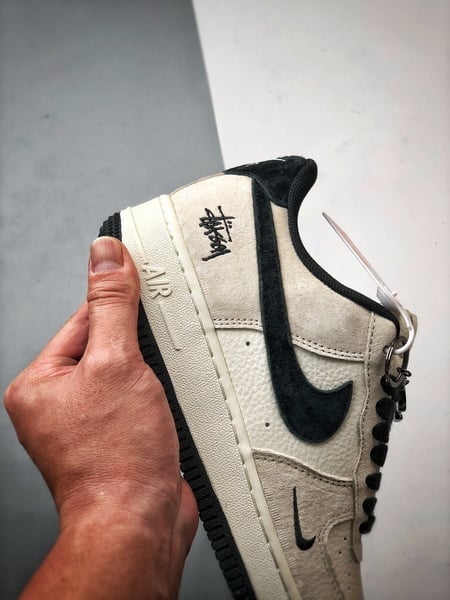Stussy x Air Force 1 Low Branco e Preto - Vista 2