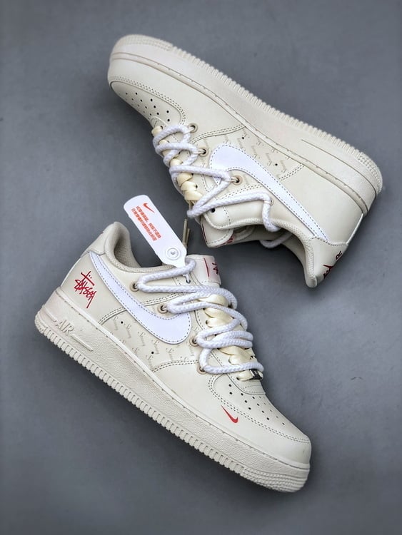 Stussy x Nike Air Force 1 Low 07 - Vista 2