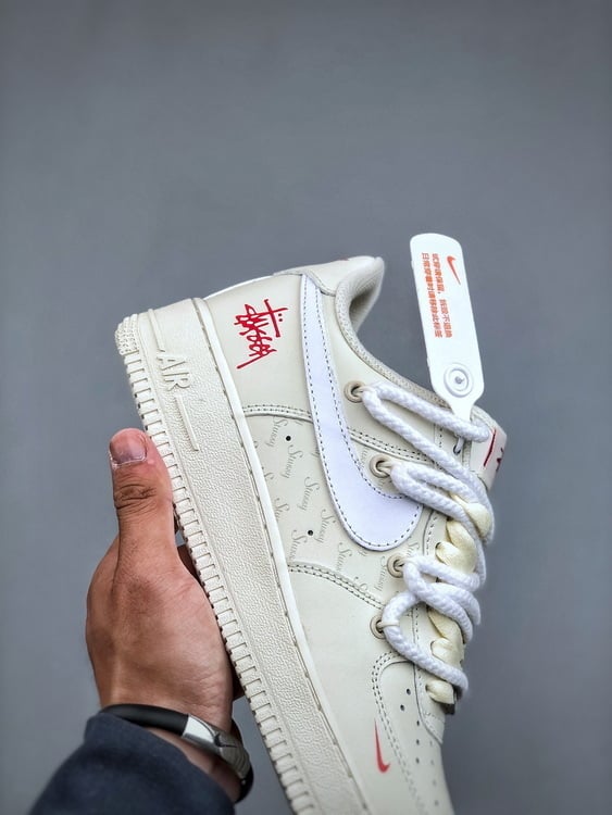 Stussy x Nike Air Force 1 Low 07 - Vista 5