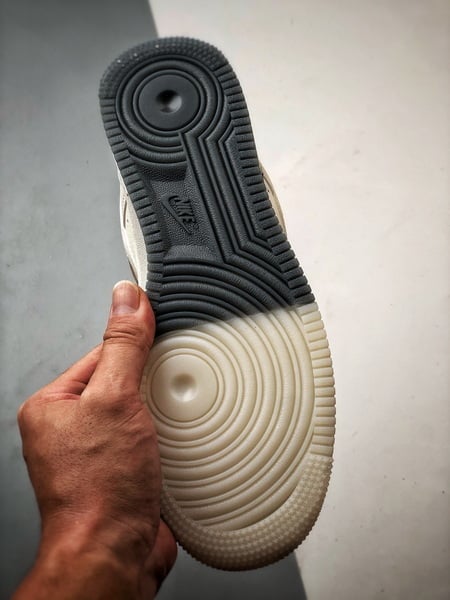 Sup x Air Force 1 Low Branco e Cinzento Gradiente Três Ganchos - Vista 4