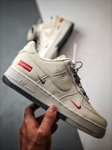 Sup x Air Force 1 Low Branco e Cinzento Gradiente Três Ganchos - Vista 7