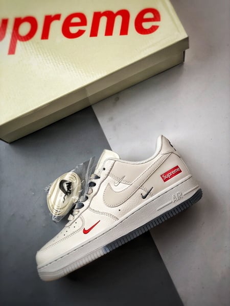Sup x Air Force 1 Low Branco e Cinzento Gradiente Três Ganchos - Vista 8