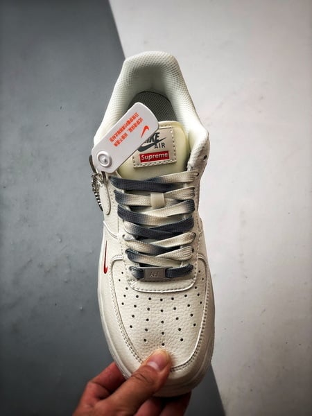 Sup x Air Force 1 Low Branco e Cinzento Gradiente Três Ganchos - Vista 9