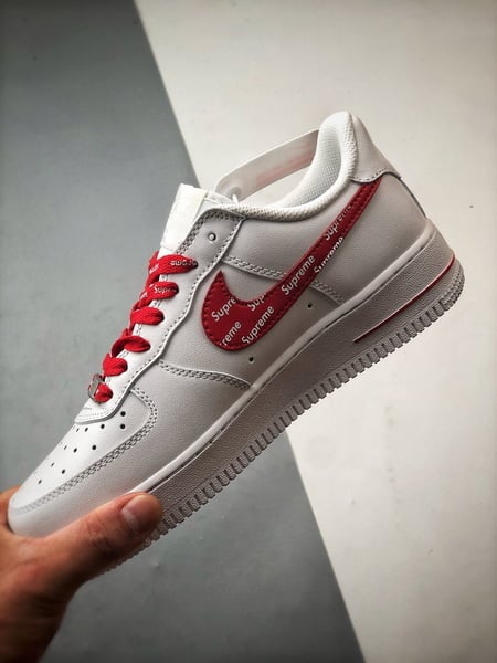 Sup x Air Force 1 Low Branco e Vermelho - Vista 5
