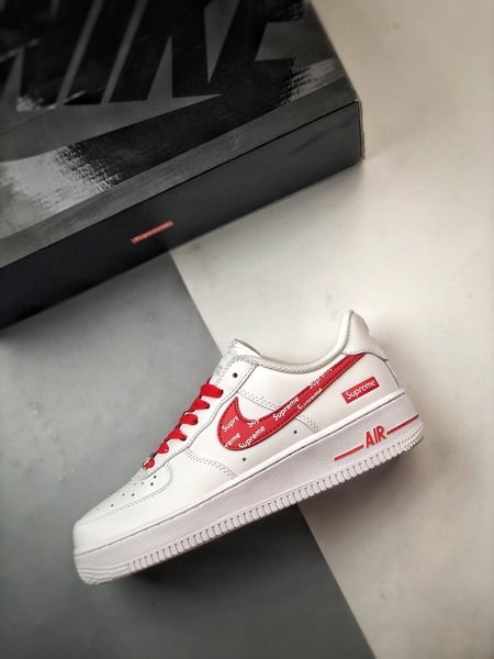 Sup x Air Force 1 Low Branco e Vermelho - Vista 8