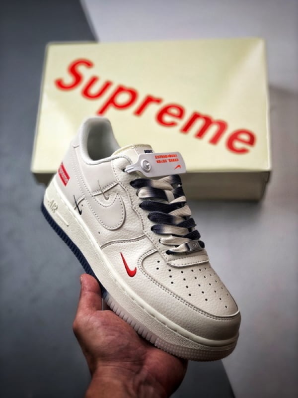 Sup x Air Force 1 Low Branco e Azul Gradiente com Três Ganchos - Vista 1