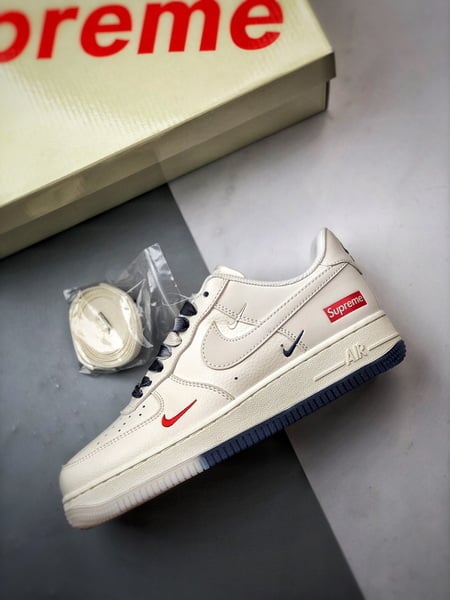 Sup x Air Force 1 Low Branco e Azul Gradiente com Três Ganchos - Vista 8
