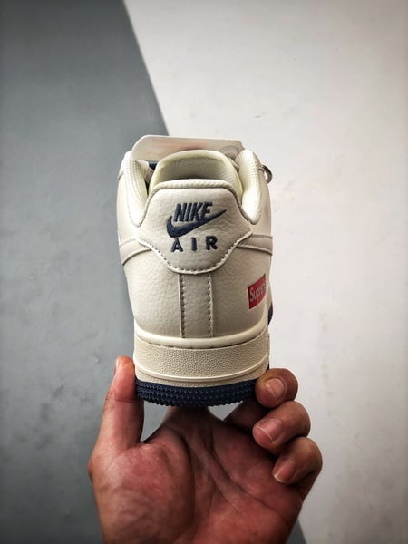 Sup x Air Force 1 Low Branco, Azul e Vermelho - Vista 3