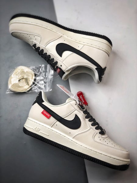 Sup x Air Force 1 Low Branco e Preto Refletivo - Vista 6