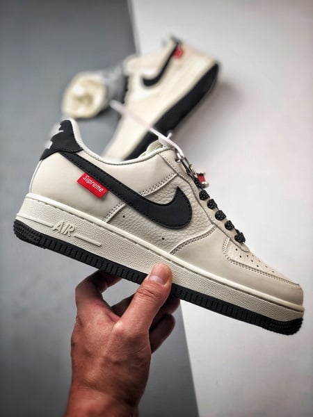 Sup x Air Force 1 Low Branco e Preto Refletivo - Vista 7