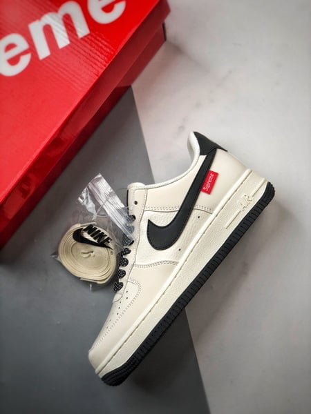 Sup x Air Force 1 Low Branco e Preto Refletivo - Vista 8