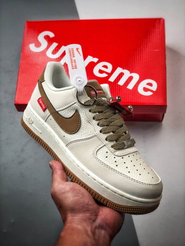 Sup x Air Force 1 Low Creme e Caqui 3M - Vista 1