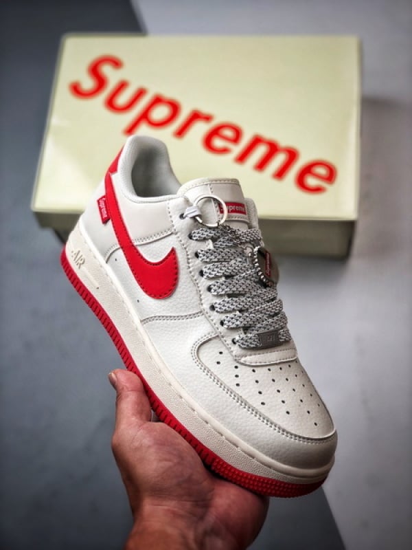 Sup x Air Force 1 Low Branco e Vermelho 3M - Vista 1