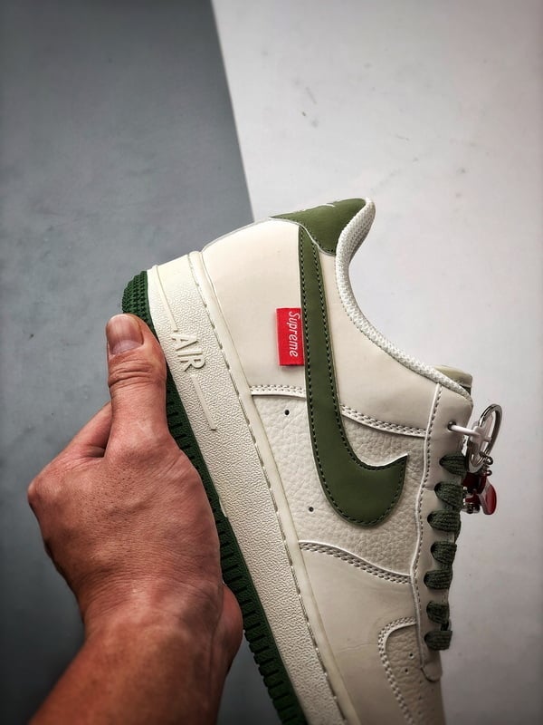 Sup x Air Force 1 Low Creme e Verde 3M - Vista 2