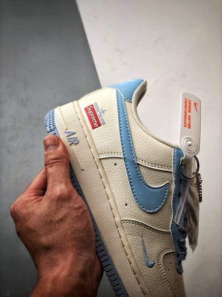 Sup x Air Force 1 Low Branco e Azul - Vista 2