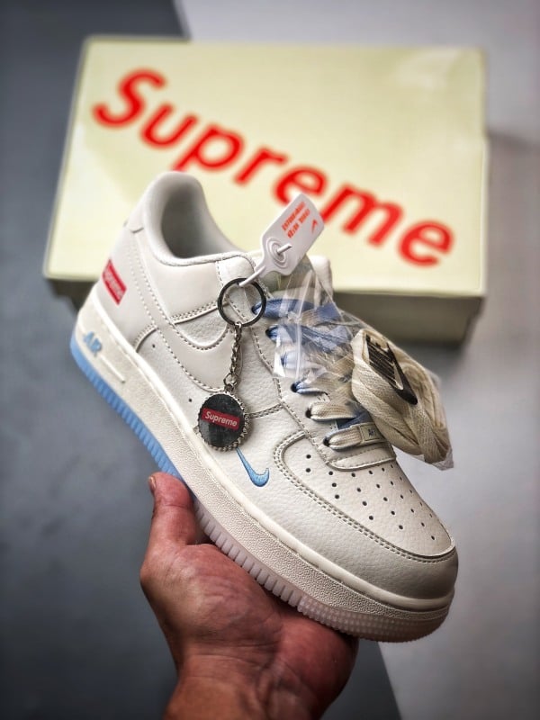 Sup x Air Force 1 Low Off-White e Azul 3M - Vista 1