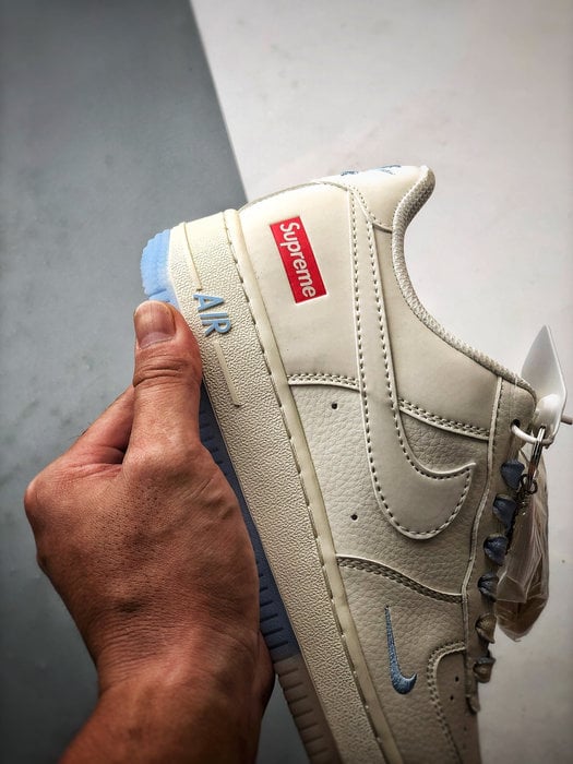 Sup x Air Force 1 Low Off-White e Azul 3M - Vista 2