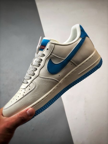 Sup x Air Force 1 Low Off-White e Azul 3M - Vista 4