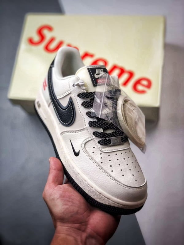 Sup x Air Force 1 Low Branco e Preto - Vista 1