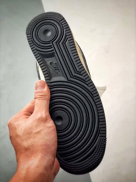 Sup x Nike Air Force 1 Low Bege e Preto - Vista 4