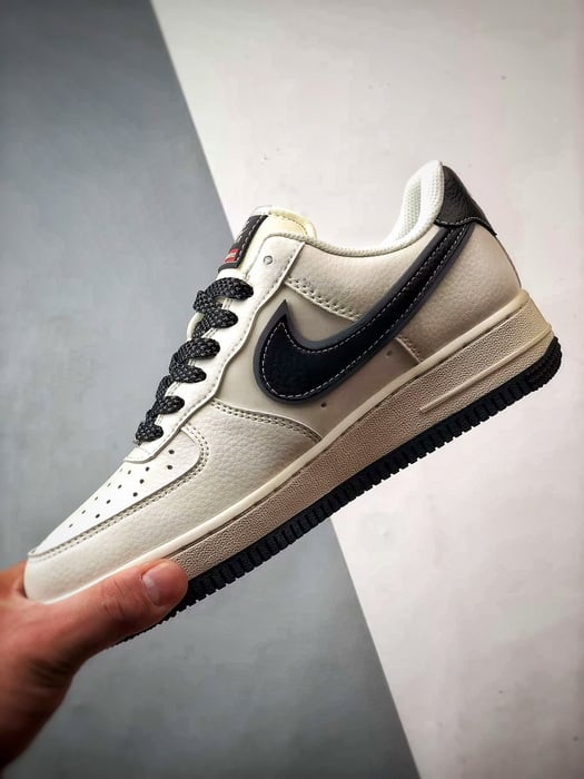 Sup x Air Force 1 Low Branco e Preto - Vista 5