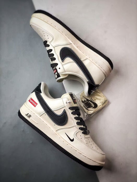 Sup x Air Force 1 Low Branco e Preto - Vista 6