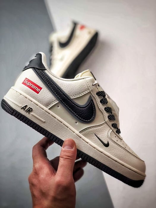 Sup x Air Force 1 Low Branco e Preto - Vista 7