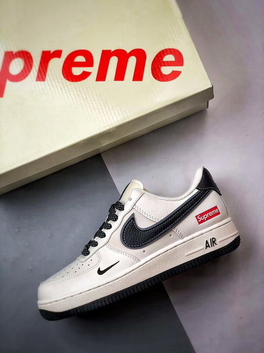 Sup x Air Force 1 Low Branco e Preto - Vista 8