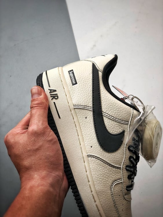 Sup x Air Force 1 Low Colaboração Creme e Preto - Vista 2