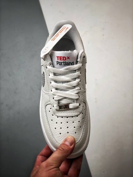 TEDxPortland x Air Force 1 Low Branco Laser - Vista 9