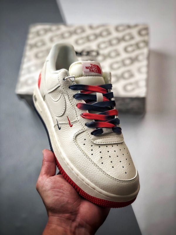 TNF x Nike Air Force 1 Low Azul e Vermelho - Vista 1