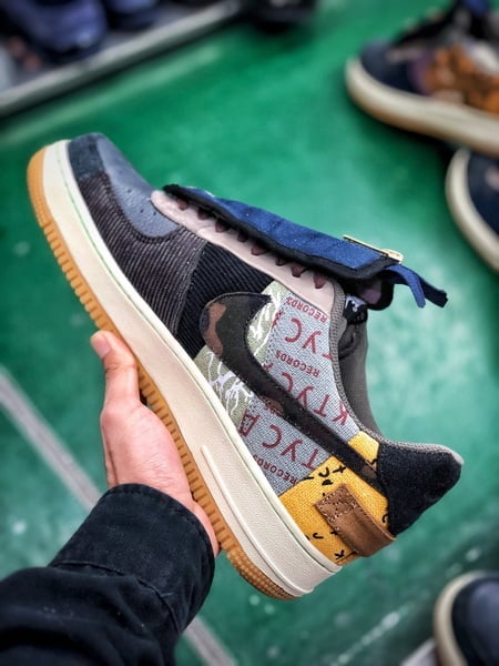 Travis Scott x Air Force 1 Low - Vista 8