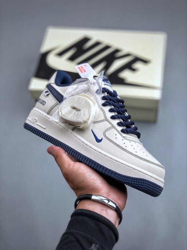 Undefeated x Nike Air Force 1 Low - Vista 1