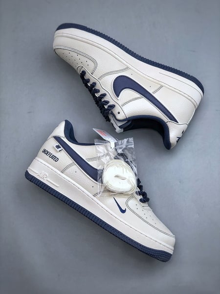 Undefeated x Nike Air Force 1 Low - Vista 2