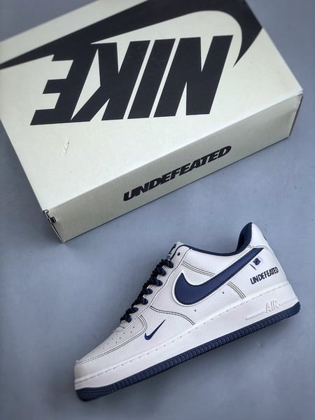 Undefeated x Nike Air Force 1 Low - Vista 8
