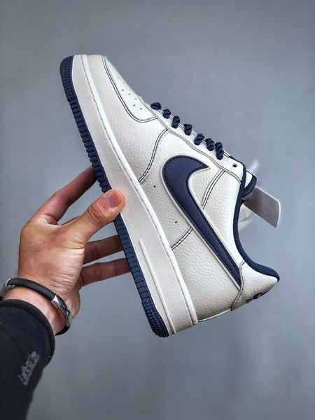 Undefeated x Nike Air Force 1 Low - Vista 9