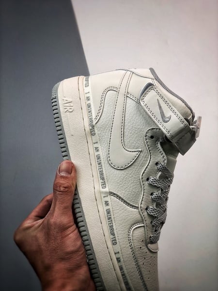 Uninterrupted x Air Force 1 MORE THAN - Vista 9