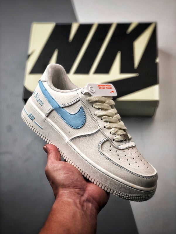 Vlone x Air Force 1 Low Creme e Azul Claro - Vista 1