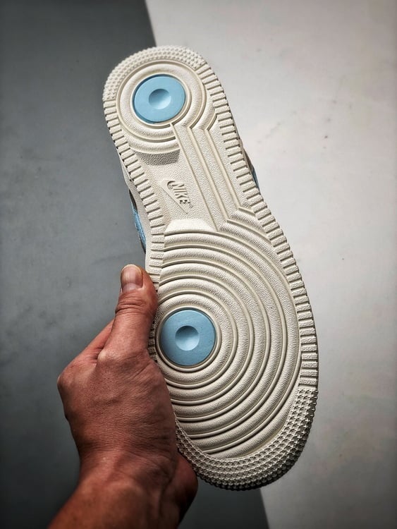 Vlone x Air Force 1 Low Creme e Azul Claro - Vista 4