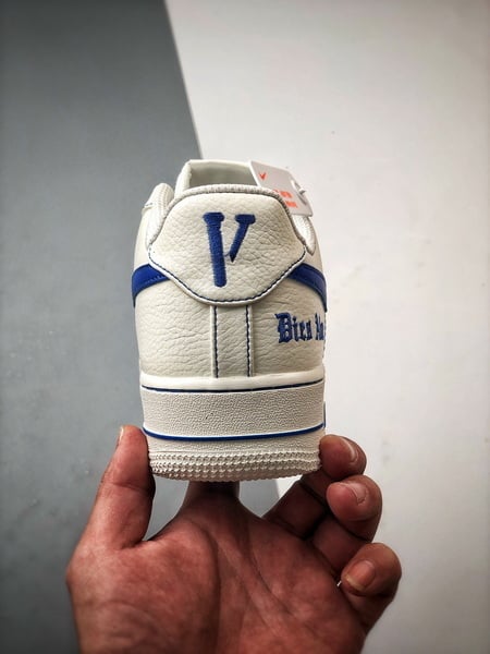Vlone x Air Force 1 Low Creme e Azul - Vista 3