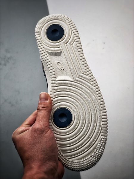 Vlone x Air Force 1 Low Bege e Azul - Vista 4