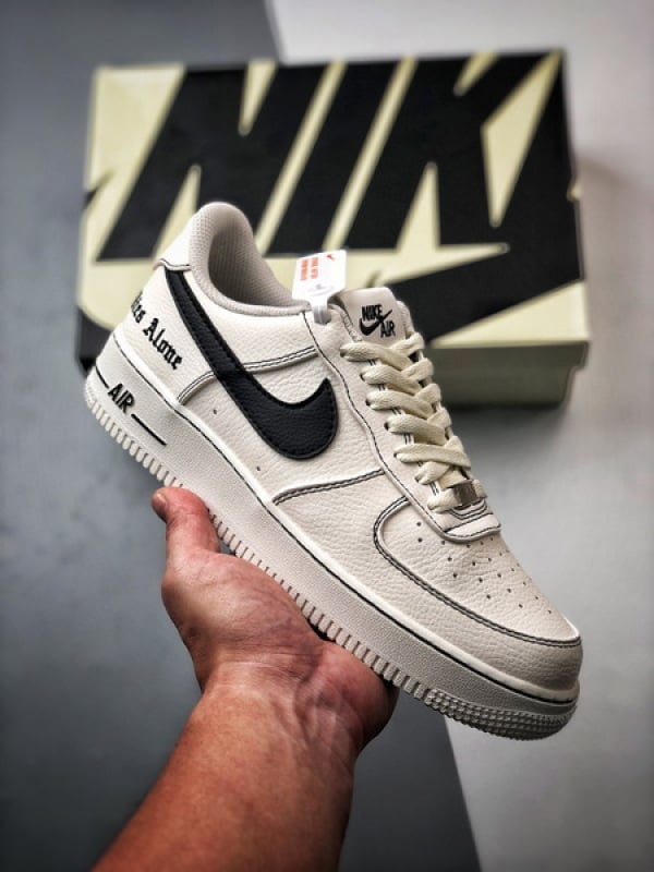 Vlone x Air Force 1 Low Bege e Preto - Vista 1
