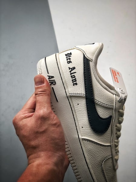 Vlone x Air Force 1 Low Bege e Preto - Vista 2