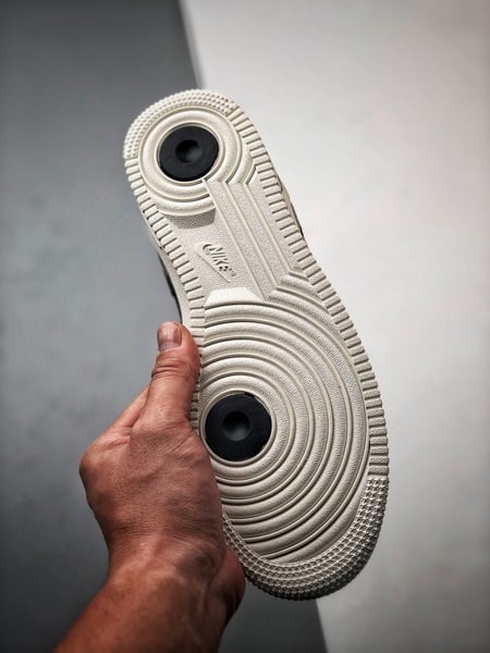 Vlone x Air Force 1 Low Bege e Preto - Vista 4