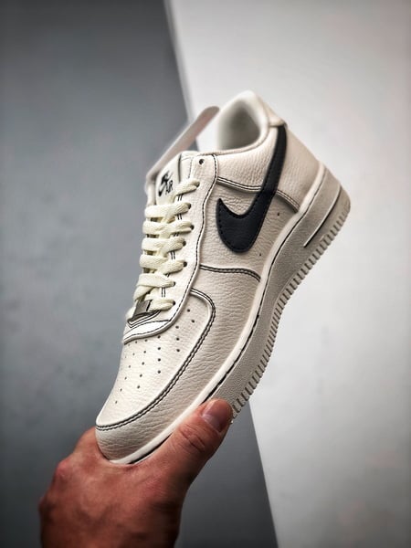 Vlone x Air Force 1 Low Bege e Preto - Vista 5