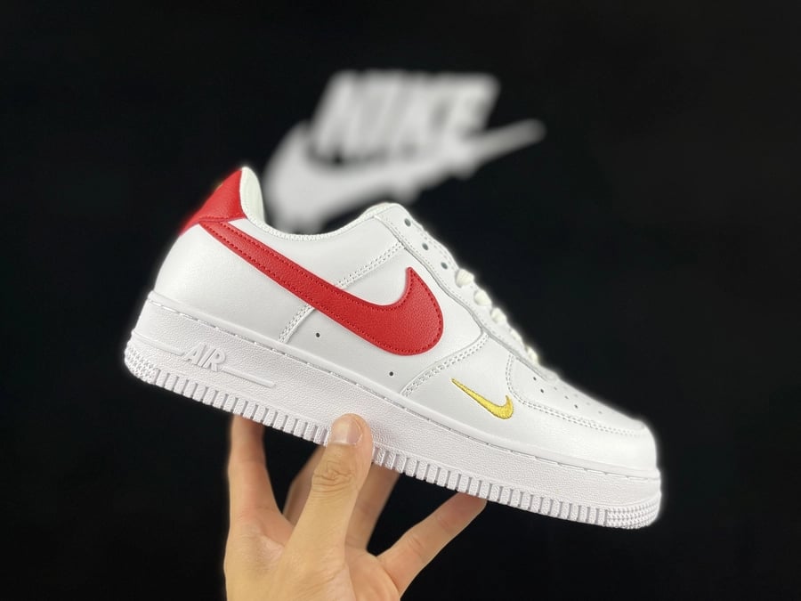 Air Force 1 Low Mini Swoosh Branco Vermelho - Vista 4