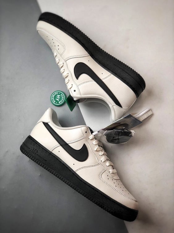 Nike Air Force 1 Low 07 Branco e Preto - Vista 5