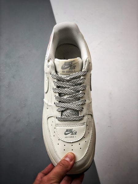 Air Force 1 '07 Low Creme e Cinzento - Vista 2