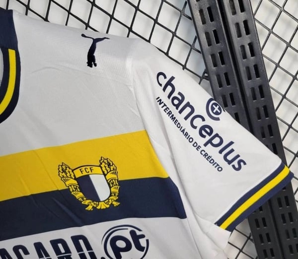 Camisola F.C. Famalicão Principal 25/26 - Vista 4